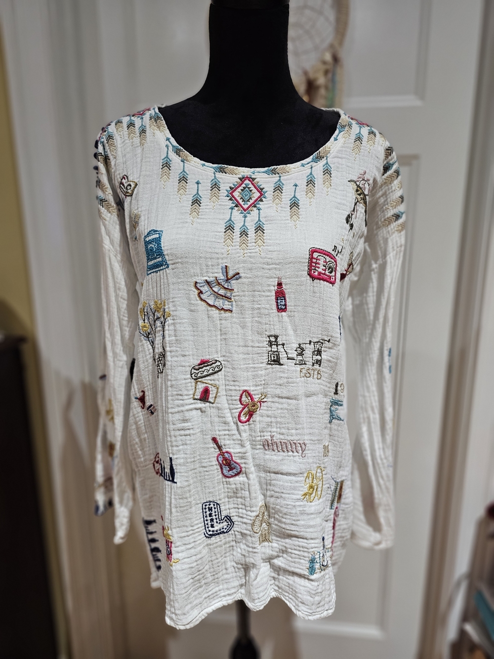 Johnny Was White Embroidered Gauze Peasant Top with Embroidery Multicolor Motifs